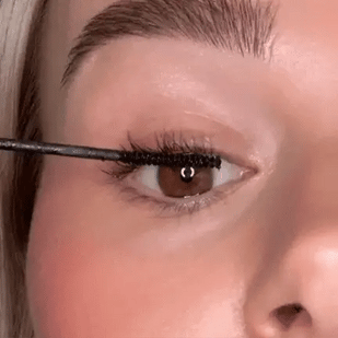 APPLY LASH BOND