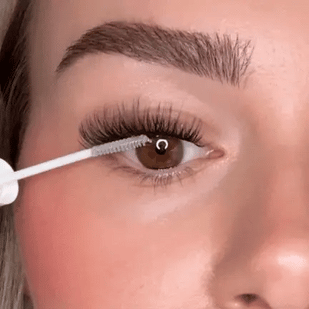 APPLY LASH SEALER